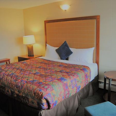 Derrick Motel Едмънтън Екстериор снимка